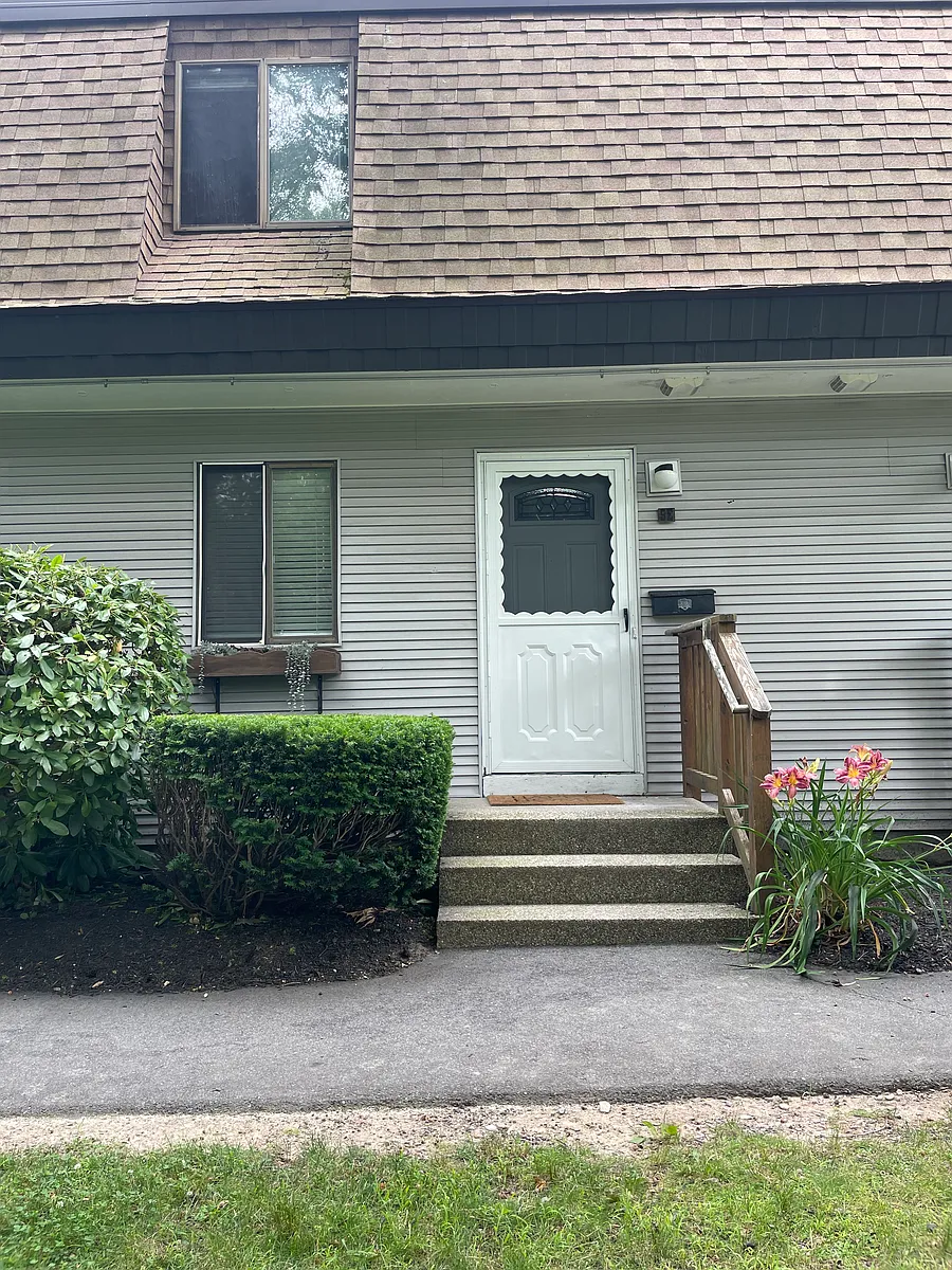 Building Photo - 11 King Arthur Dr #5E