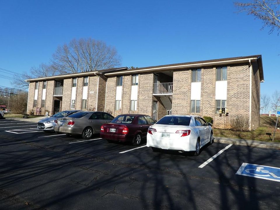 1st image of 816 Twin Oaks Way APT 300