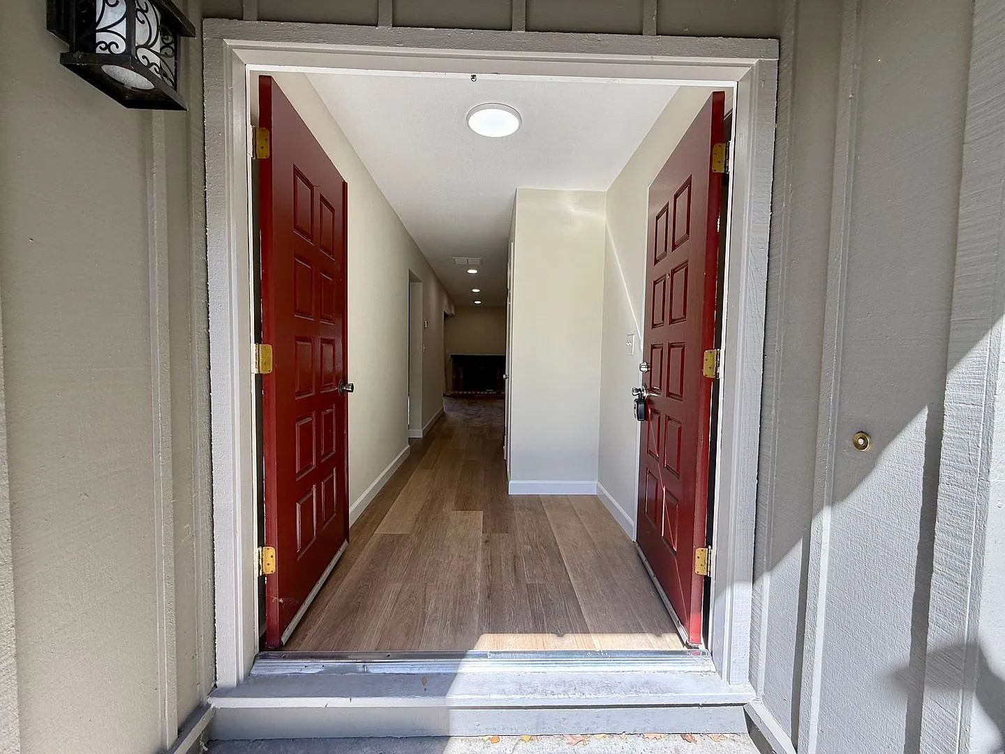 Beautiful 3 Bedroom Los Gatos Town Home | 2 Car Garage | Community Pool — Photo 3