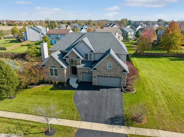 5226 Greenshire Cir, Lake In The Hills, IL 60156