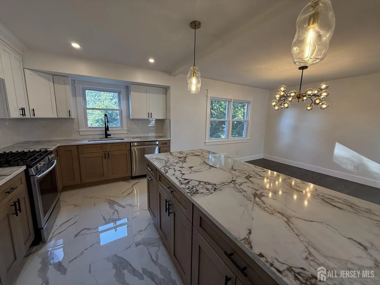 4 bed, 1.5 bath, $4,650 — Photo 3