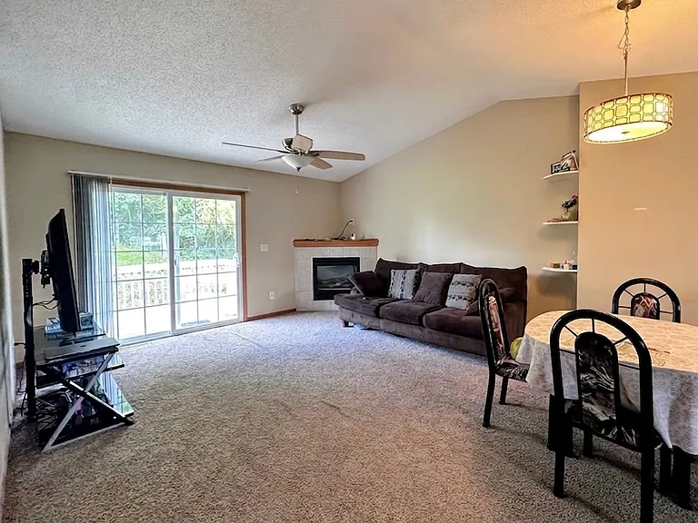 2058 Northland Cir — Photo 2