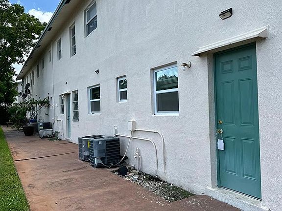 2nd image of 290 NE 40th St APT 14