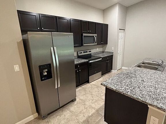 2nd image of 1011 San Matio St SE