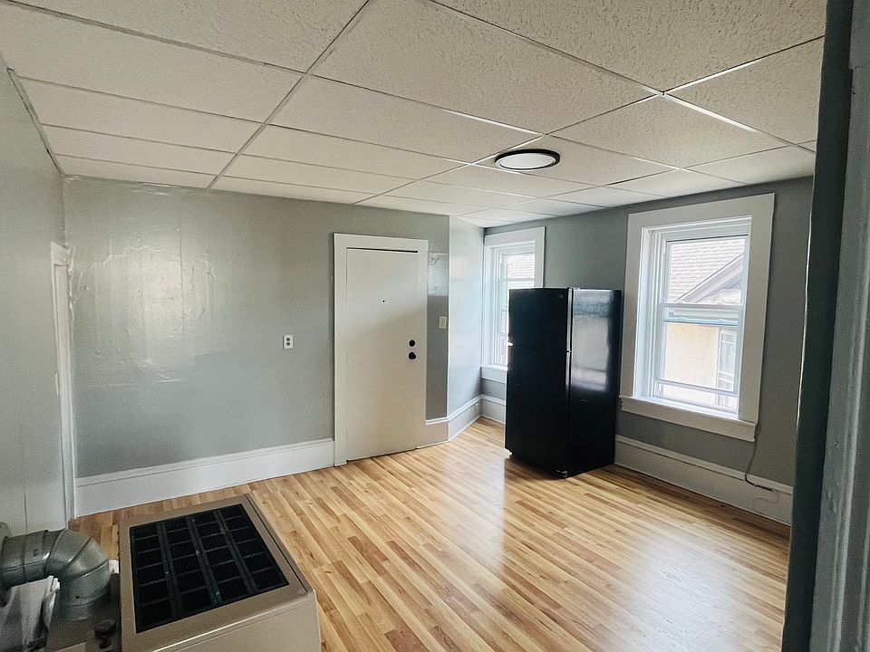 1st image of 202 E Main St #3
