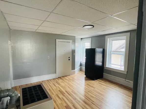 202 E Main St #3, Fall River, MA 02724