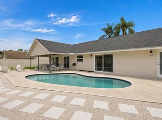 1259 Barnstaple Cir, Wellington, FL 33414