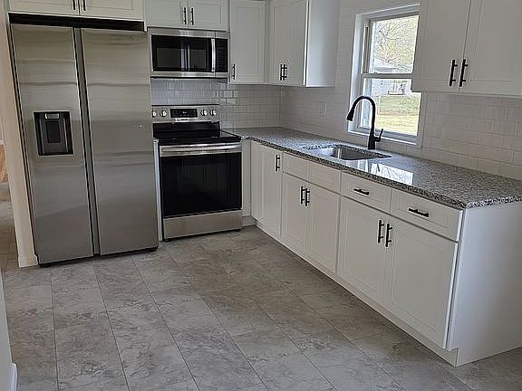 3rd image of 70 Bristol Rd