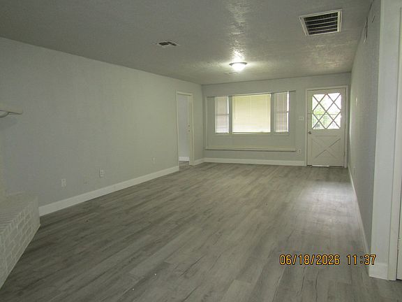 3rd image of 1202 NW Lake Ave