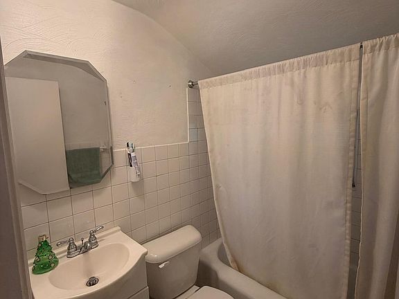 2nd image of 422 Brookline Blvd
