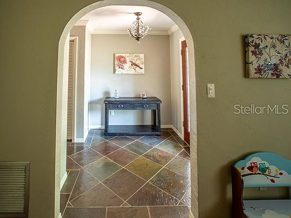 3rd image of 2817 SE Lovejoy St