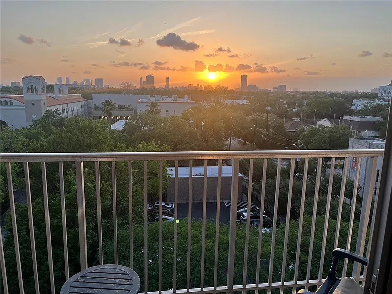 3600 Montrose Blvd #607 — Photo 8