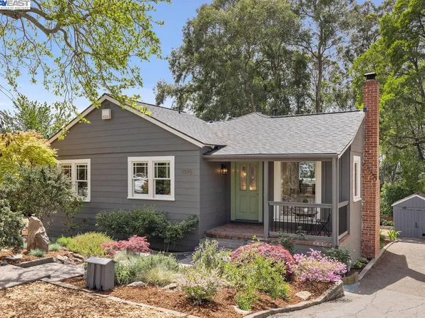 7975 Hillmont Dr, Oakland, CA 94605