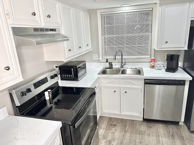 2312 River Oaks Blvd — Photo 9