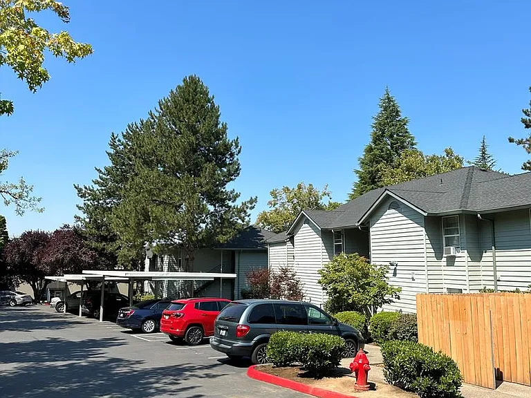 Kruse Villa Apartments — Photo 16