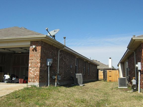 3rd image of 1012 Valley Brook Ln