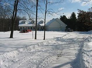 575 Lake George Rd, Oakland, MI 48363