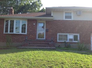 61 Lourae Dr, Massapequa Park, NY 11762