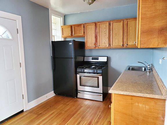 4th image of 4105 W Belle Plaine Ave #2E