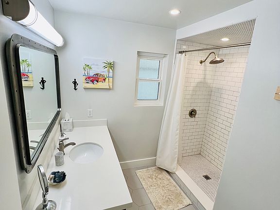 3rd image of 129 38th St #A