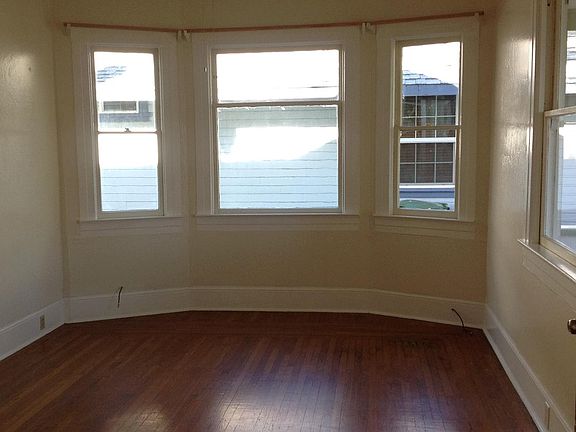 5th image of 566 N School St