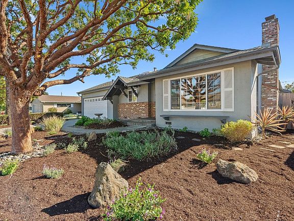 3rd image of 15 Del Rey Cir