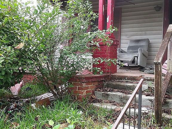 3rd image of 2426 2nd St