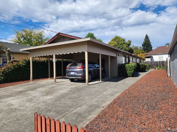 205 & 207 W 7th St #205