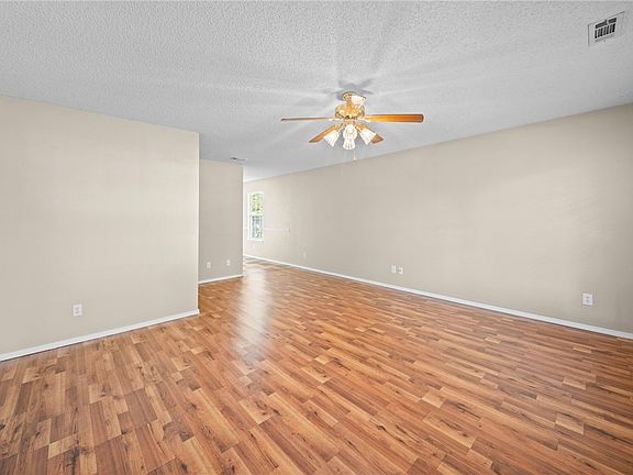 4th image of 2510 Parkcrest Dr