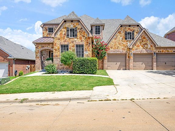 2nd image of 1208 Catherine Ln