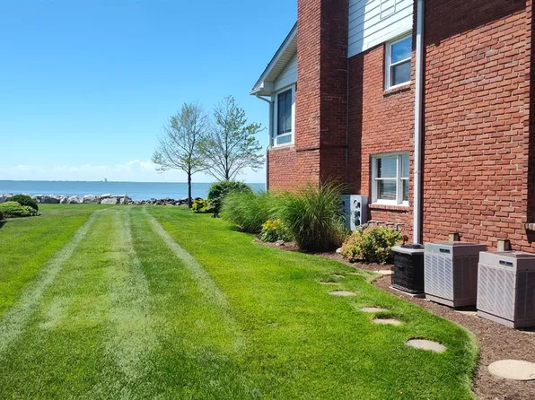 2216 N Carriage Ln APT 6, Port Clinton, OH 43452