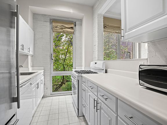 2nd image of 155 W 82nd St APT 2R