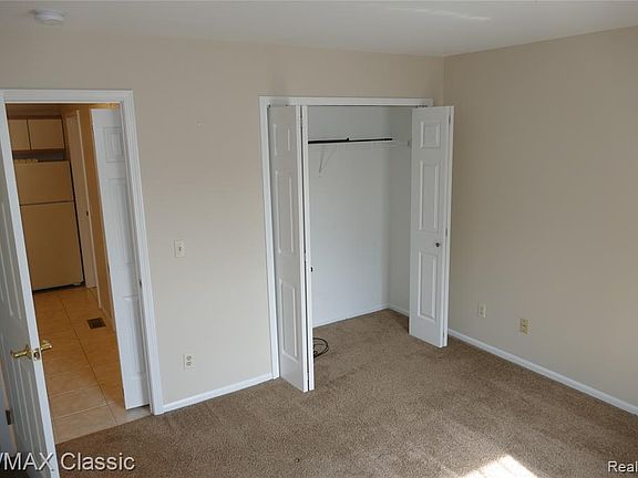 5th image of 205 Maplewood Ct Unit 7