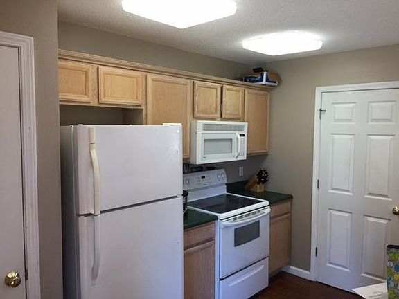5th image of 3945 Scenic Dr