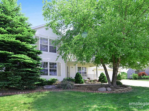 3rd image of 768 Scottview Dr NE
