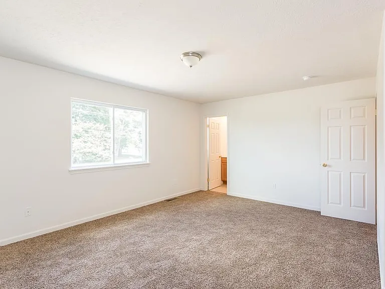 2 Silverlight Way — Photo 8