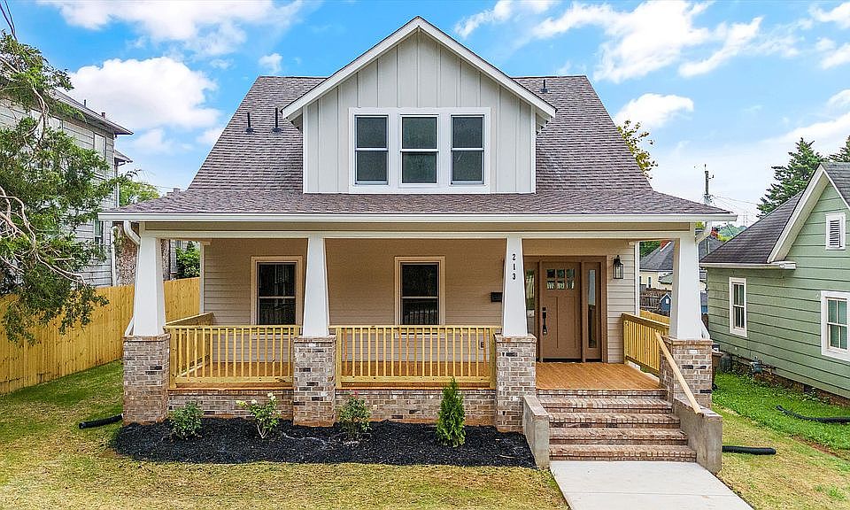 1st image of 213 Leonard Pl NE