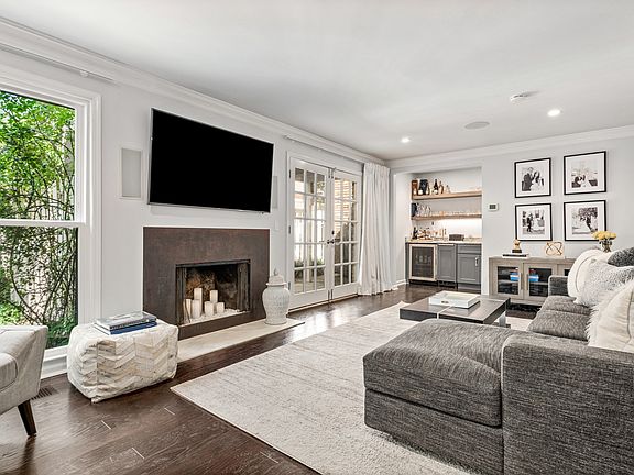 4th image of 401 Bowling Ave Unit 8