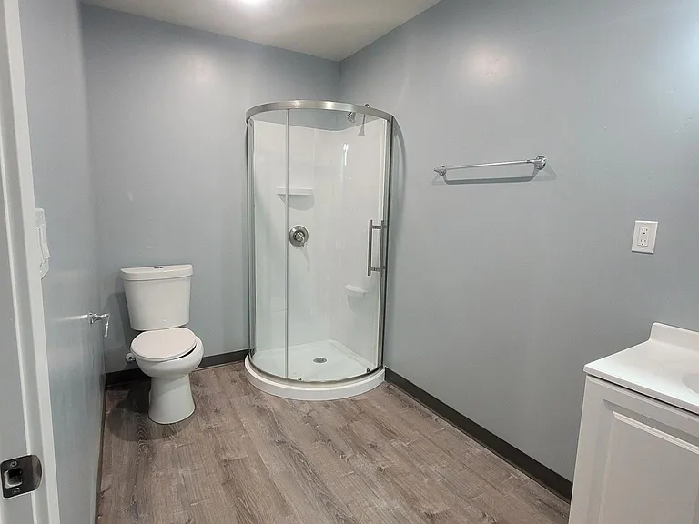 Bathroom 1 toilet and shower