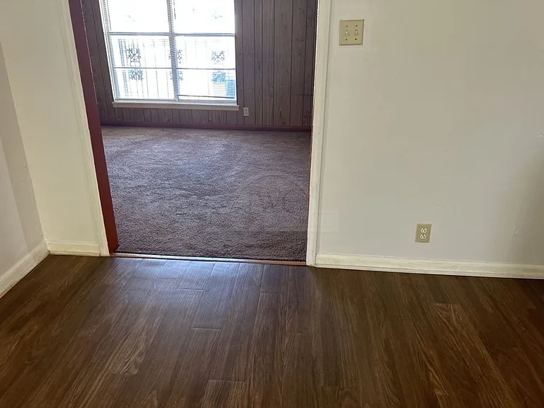 906 Jefferis Ave — Photo 8