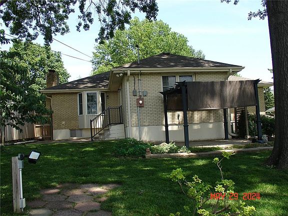 5th image of 15503 E 37th Ter S