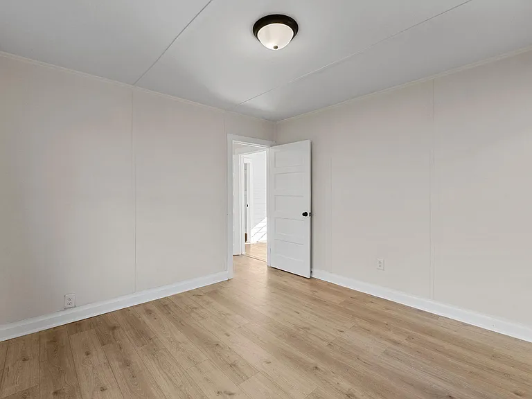 2833 Hazel St — Photo 13