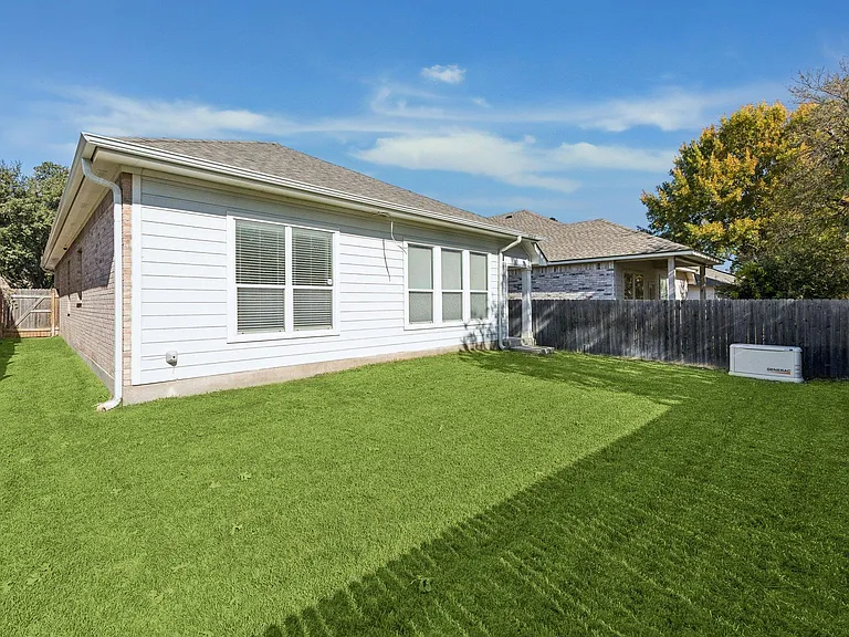 2995 N Overland St — Photo 10