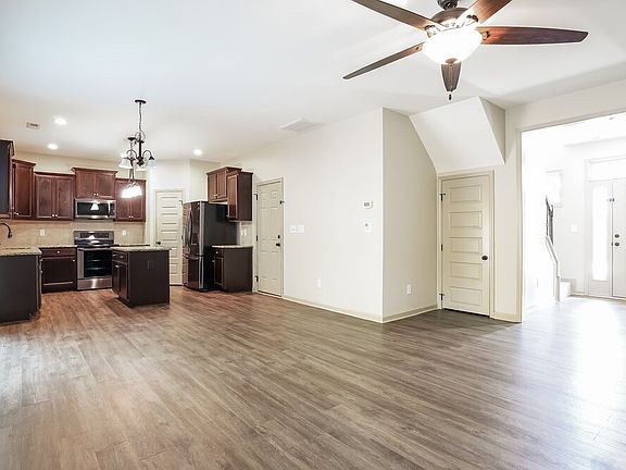 5th image of 541 McCarthy Dr