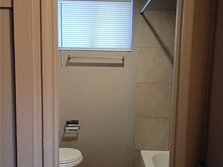 2100 Sunrise Ave #9 — Photo 12