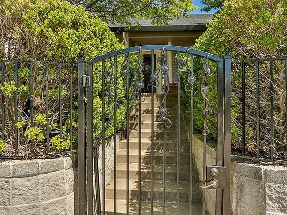 5th image of 8501 Briarbrook Cir