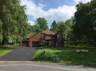 8 McIntosh Ln, Hampton, NJ 08827