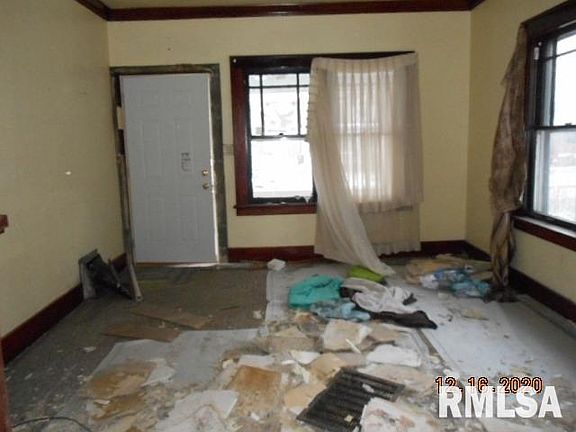 2nd image of 1812 N California Ave