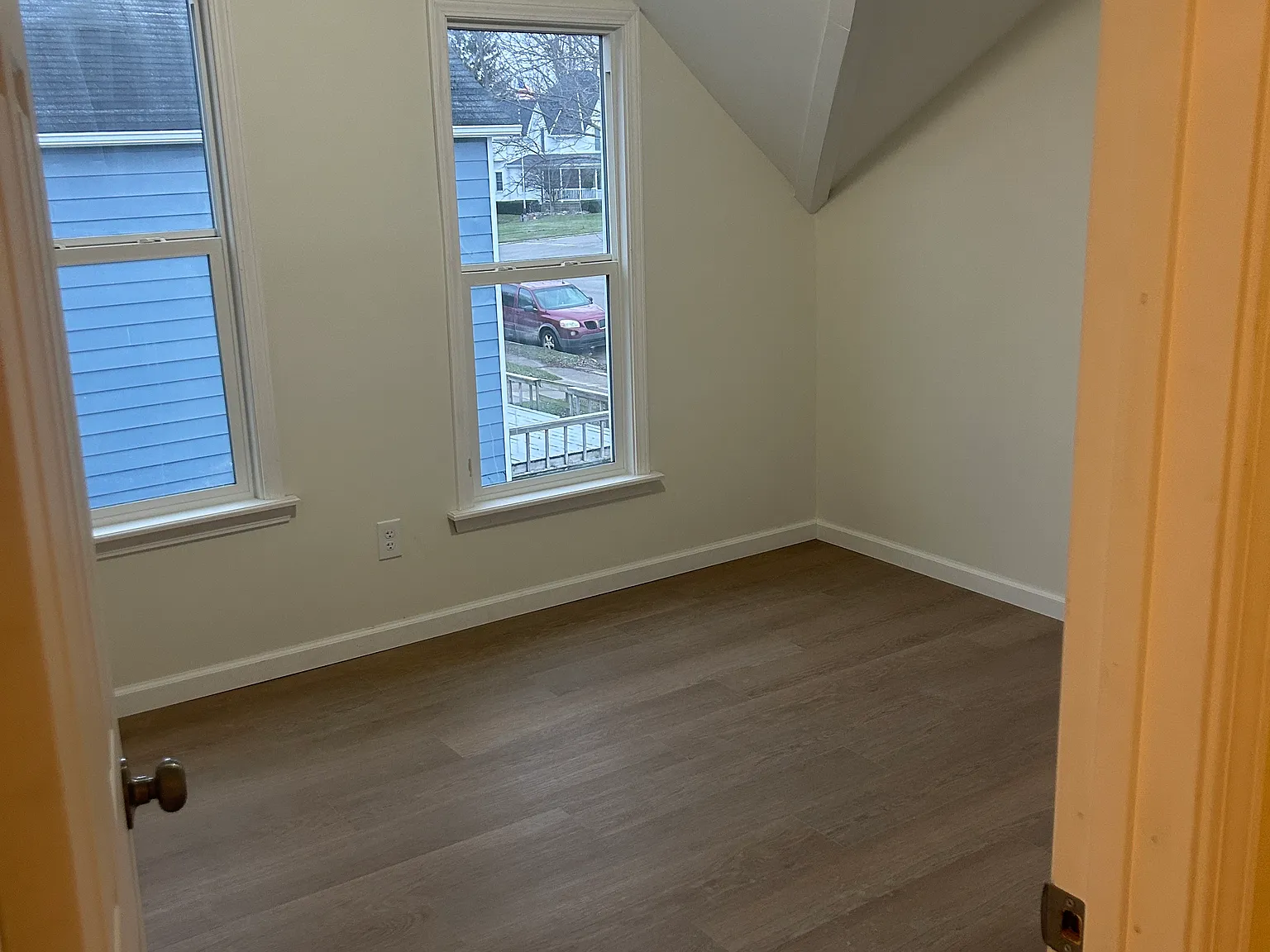 3 bed, 900 sqft, $1,095 — Photo 3