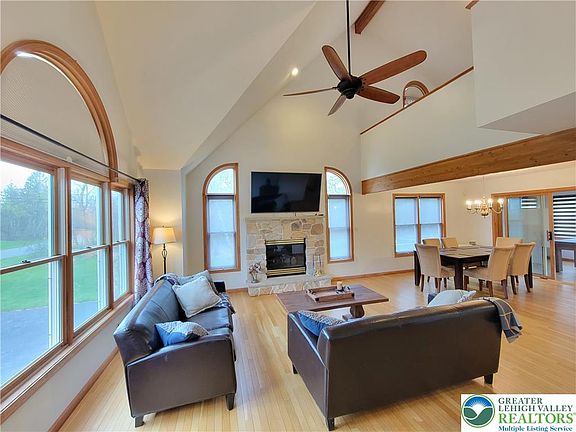4th image of 444 Clearview Dr